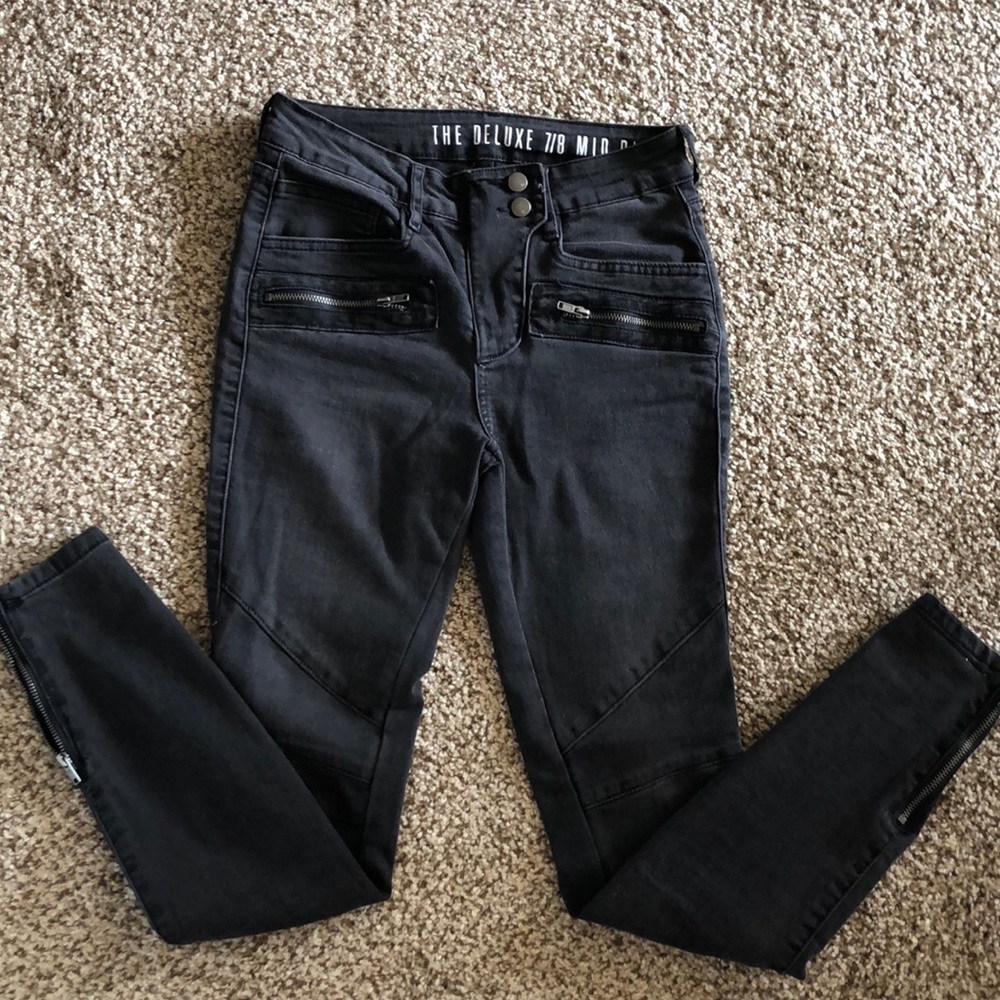 NWOT Black skinny jeans w/ zippers (Size 2)